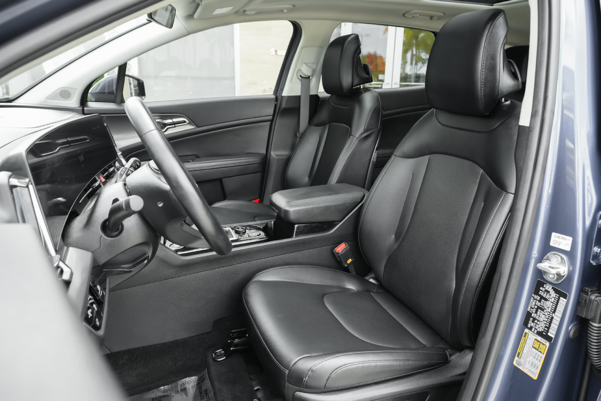 Used 2025 Kia Sportage SX FWD image 5