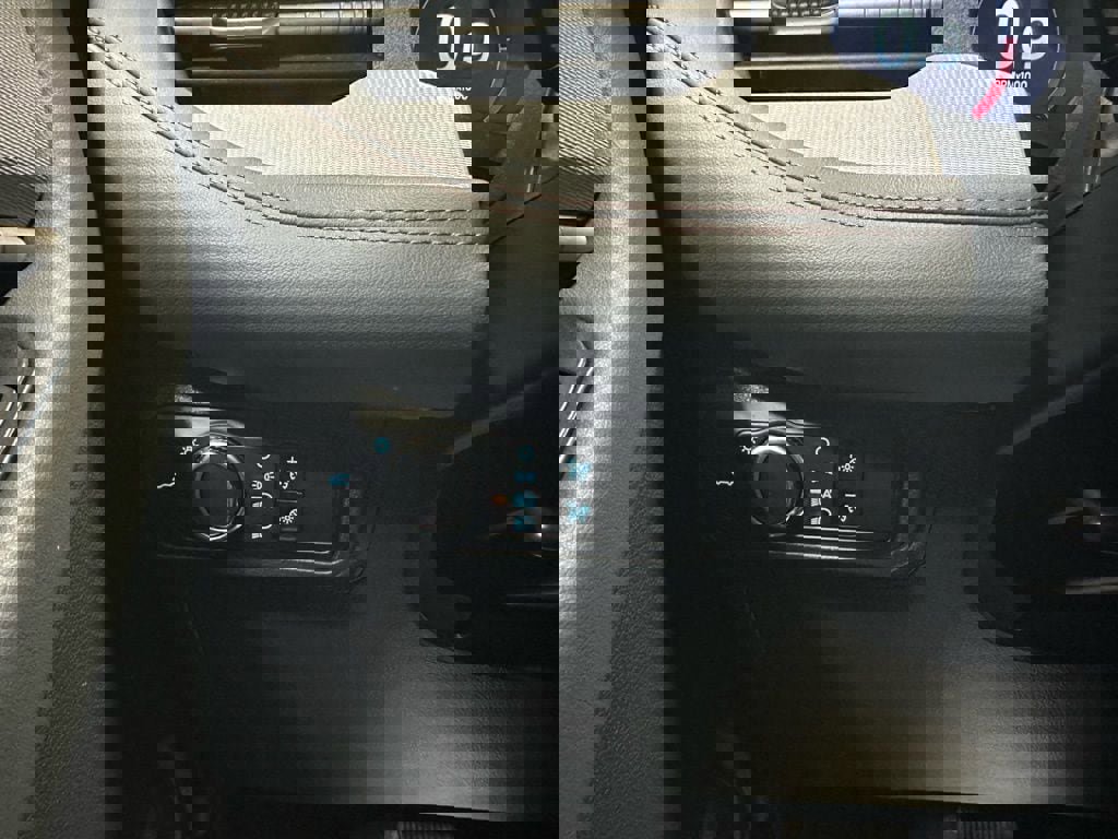 Used 2025 Ford Explorer Active image 17