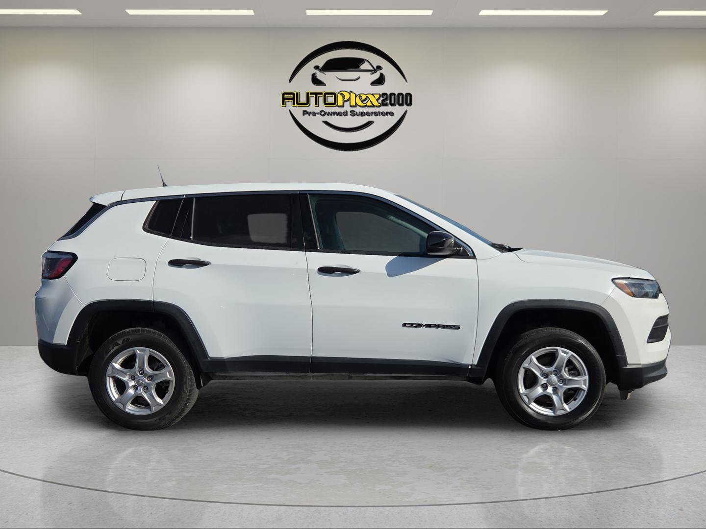 Used 2022 Jeep Compass Sport image 8