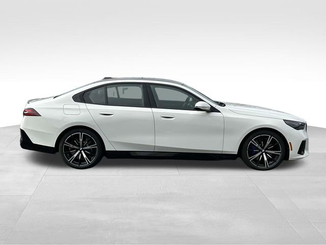 New 2026 BMW 550e xDrive w/ Premium Package image 2