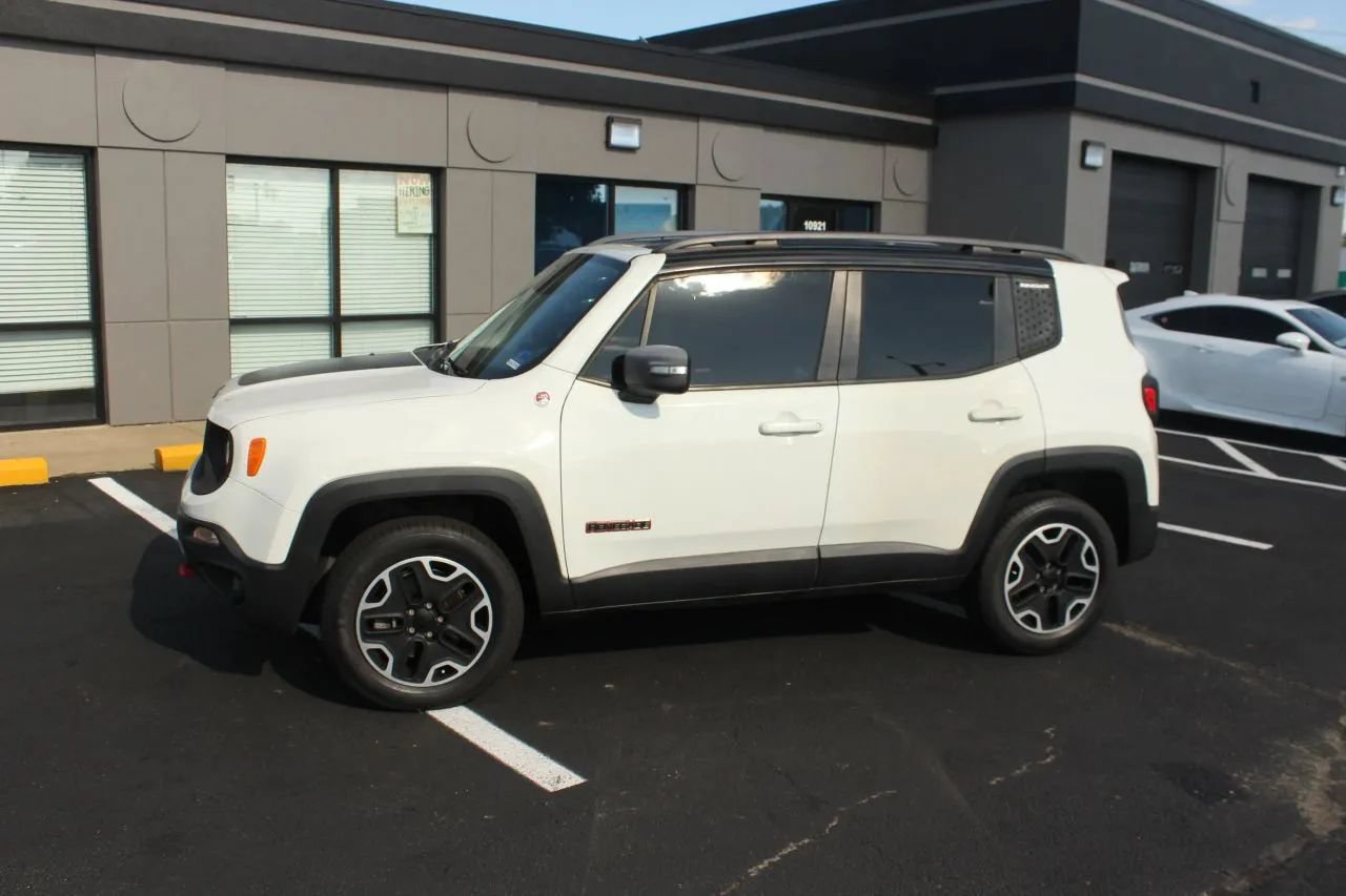 Used 2015 Jeep Renegade Trailhawk AWD/4WD image 2