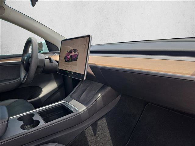 Used 2024 Tesla Model Y 2WD image 21