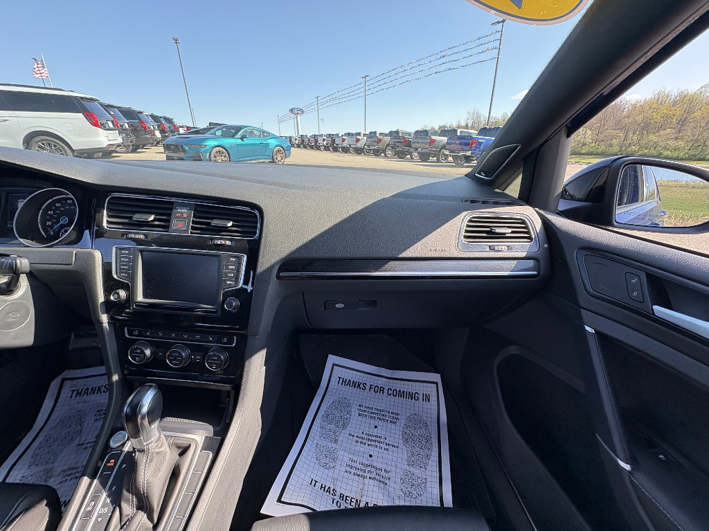 Used 2016 Volkswagen Golf 4-Door image 22