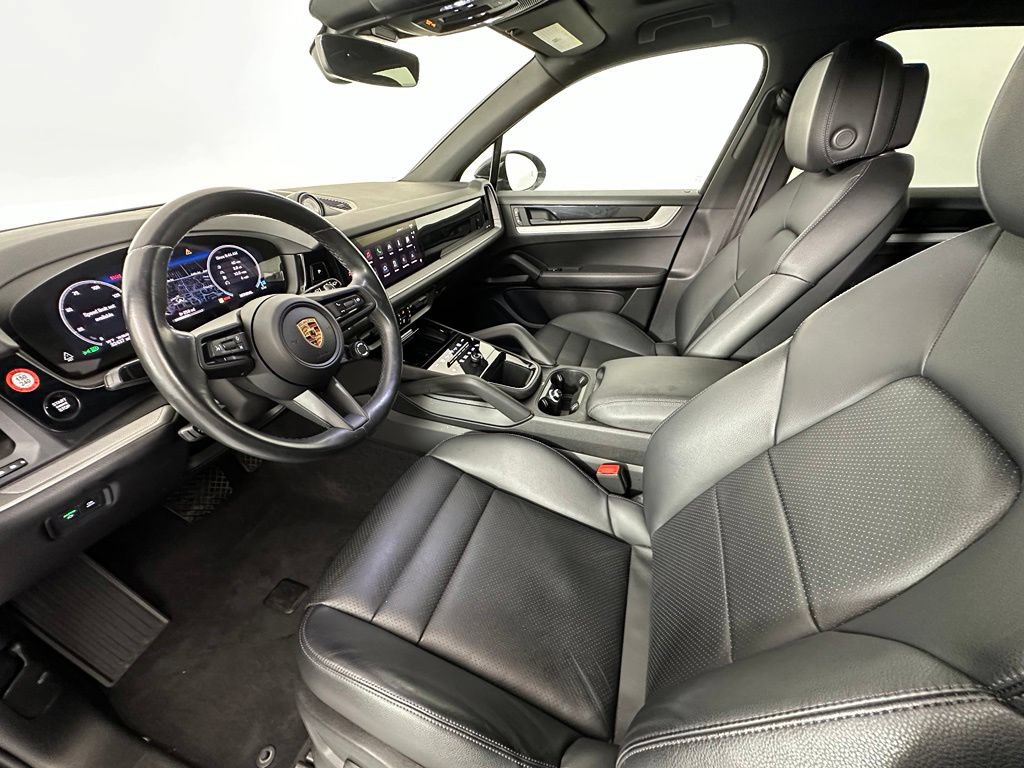 Certified 2024 Porsche Cayenne AWD/4WD image 4