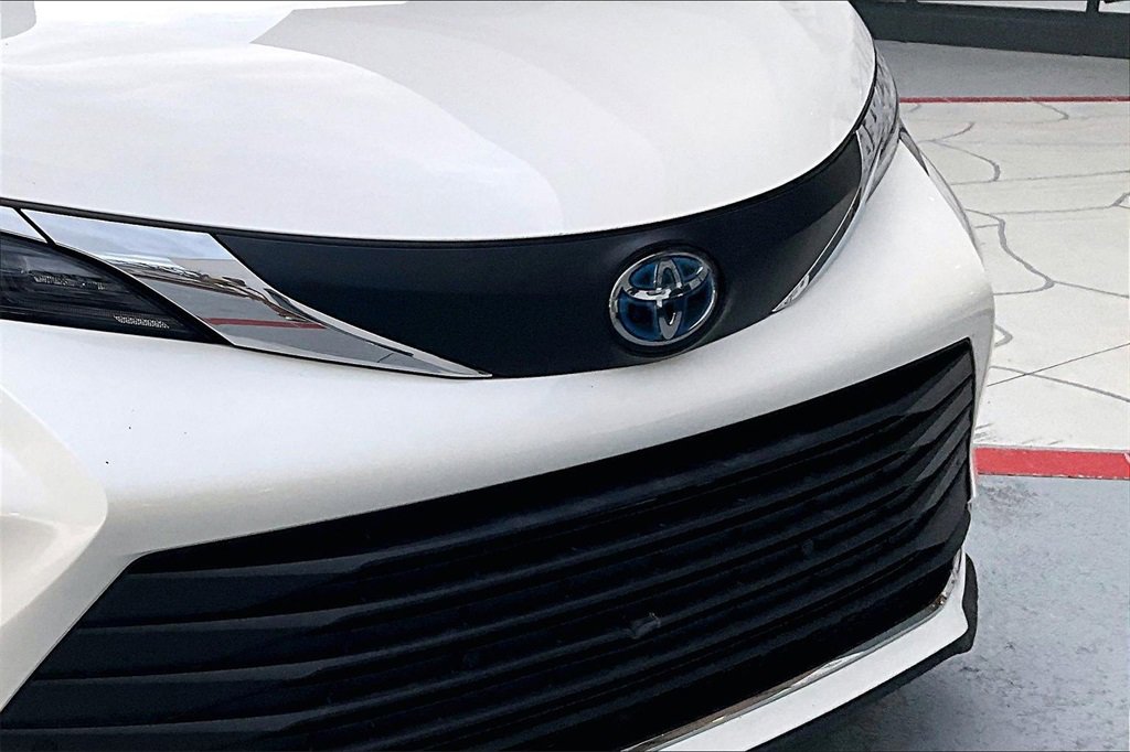 Certified 2021 Toyota Sienna XLE image 30