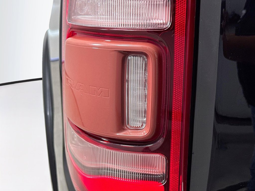 Used 2019 RAM 1500 Laramie AWD/4WD image 32