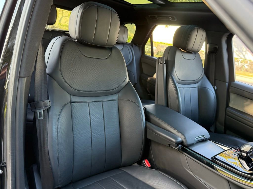 Used 2025 Land Rover Range Rover Sport SE image 36