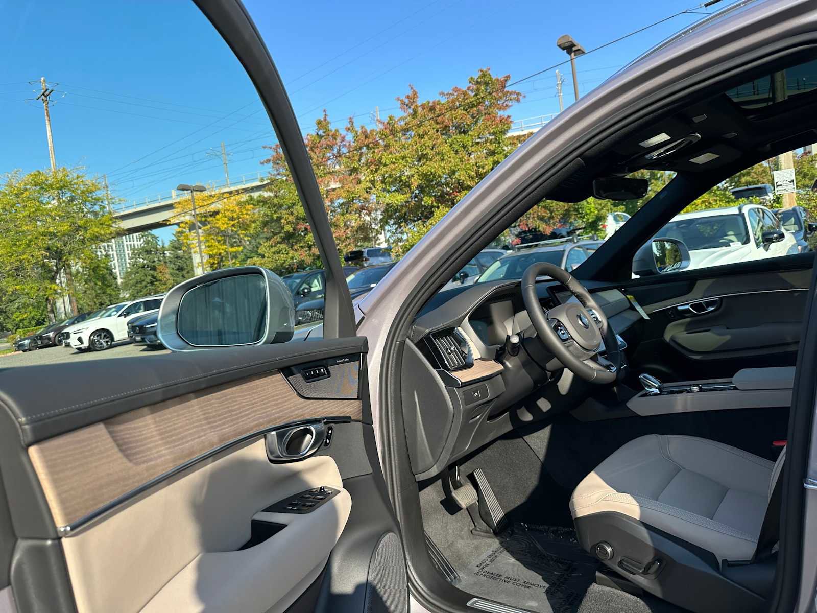 New 2026 Volvo XC90 B6 Plus w/ Protection Package Premier image 21