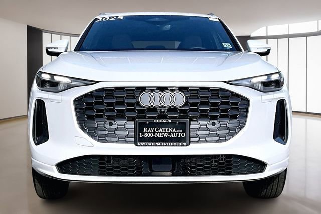 Used 2025 Audi Q5 Premium w/ Convenience Package image 2