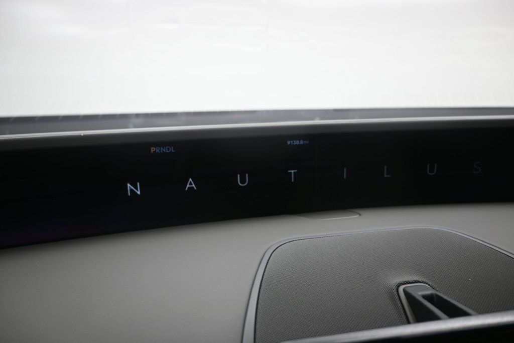 Used 2024 Lincoln Nautilus Premier AWD/4WD image 15