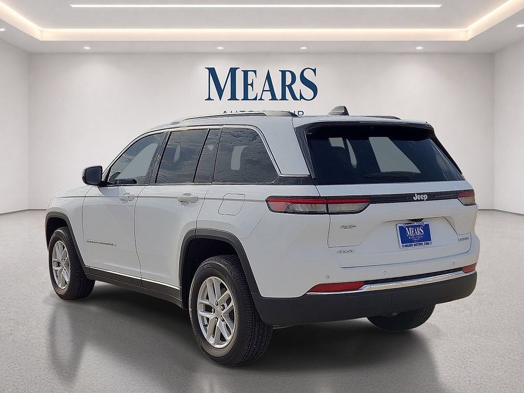 Used 2024 Jeep Grand Cherokee Laredo X w/ Trailer Tow Package AWD/4WD image 3