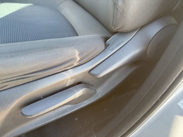 Used 2019 Toyota RAV4 LE image 12