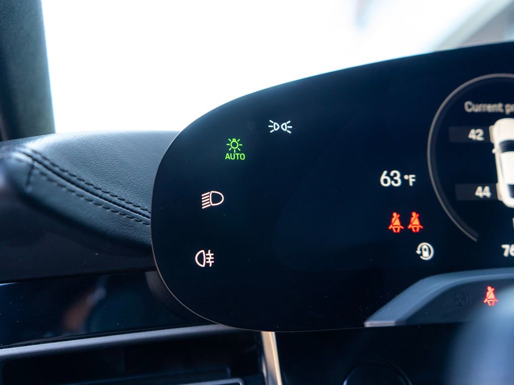 Used 2022 Porsche Taycan Turbo S image 18