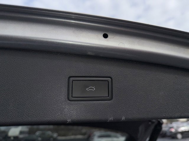 Used 2022 Volkswagen Tiguan SE R-Line image 8