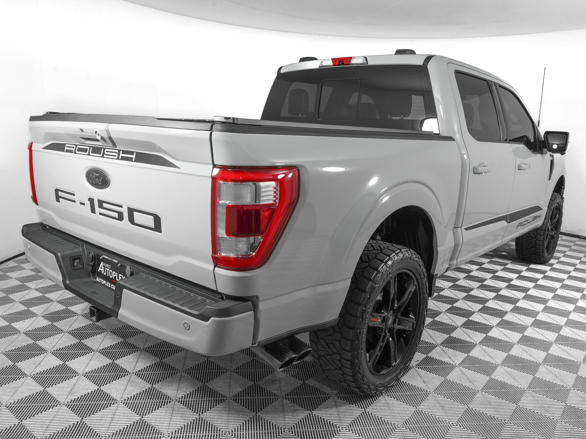 Used 2023 Ford F150 Lariat w/ Max Trailer Tow Package AWD/4WD image 4