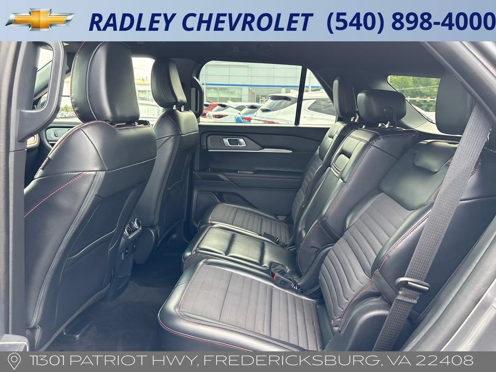 Used 2025 Ford Explorer ST-Line w/ ST-Line Street Pack AWD/4WD image 12