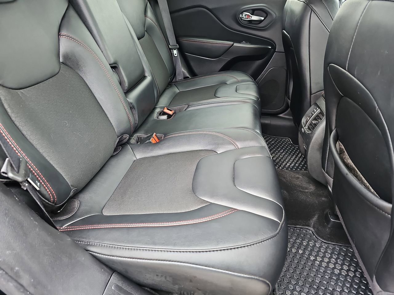 Used 2022 Jeep Cherokee Trailhawk w/ Comfort/Convenience Group image 19