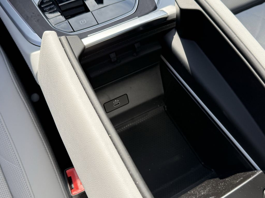 Used 2025 BMW X5 sDrive40i w/ M Sport Package image 31