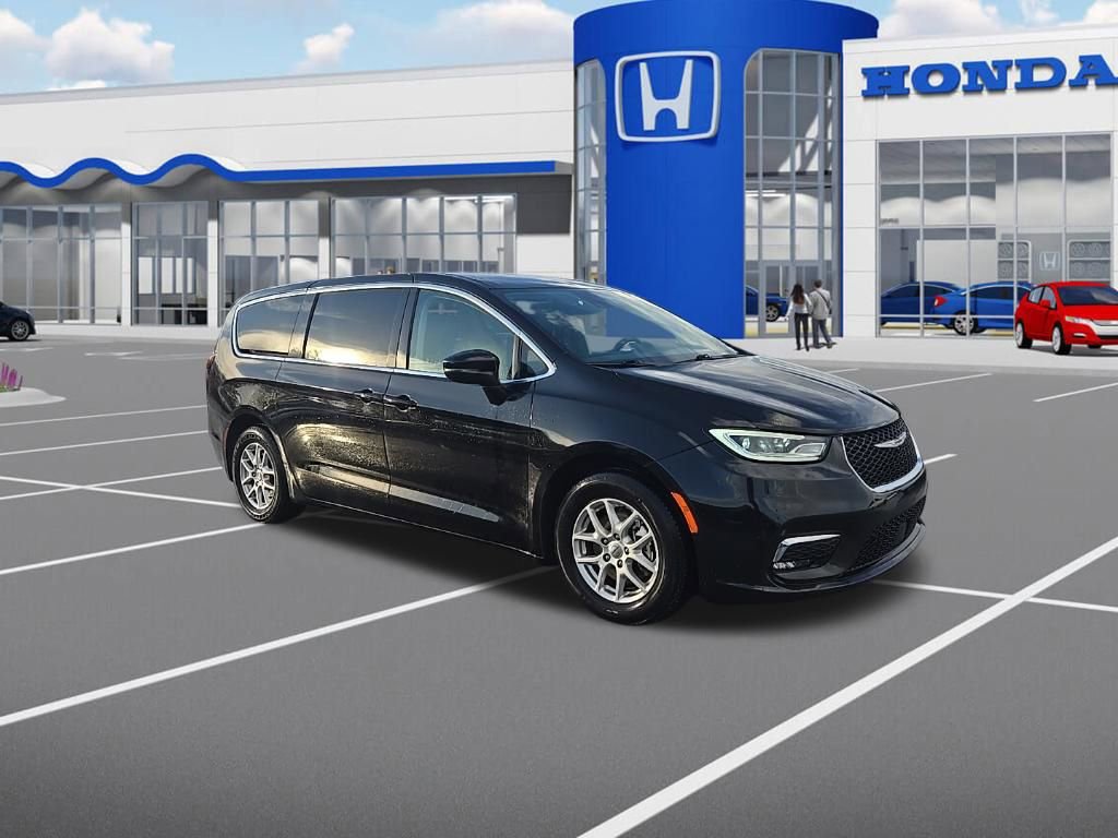 Used 2024 Chrysler Pacifica Touring-L