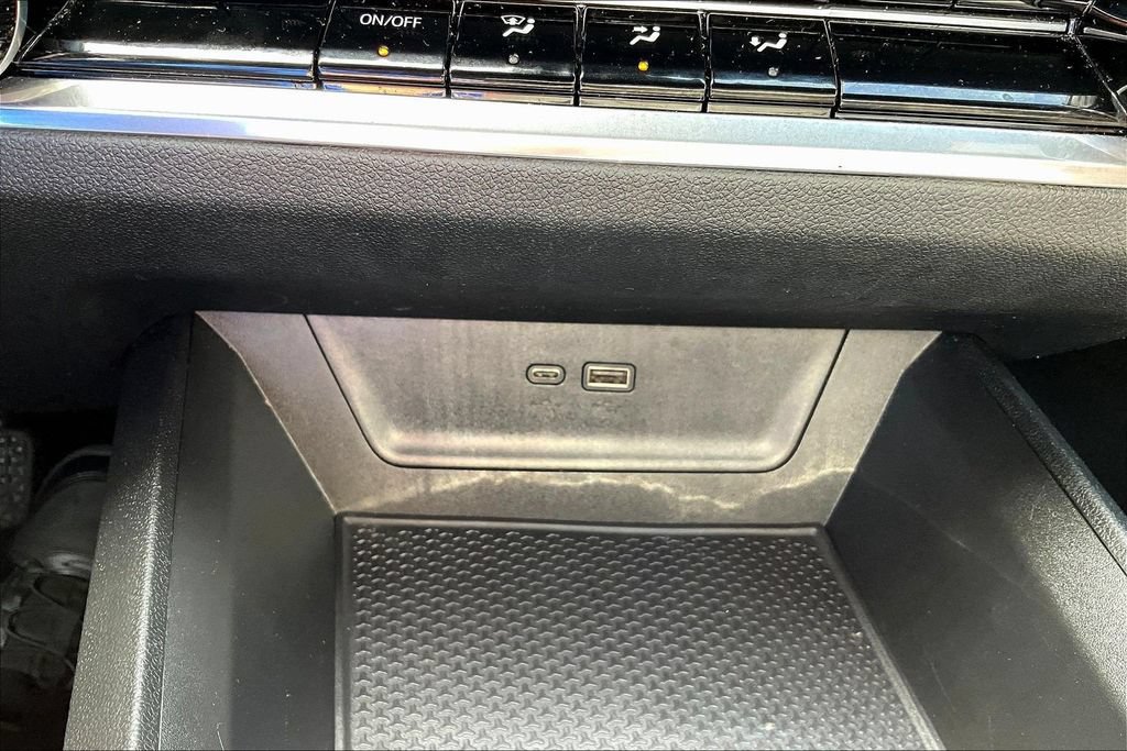 Used 2025 Chevrolet Equinox LT FWD image 19