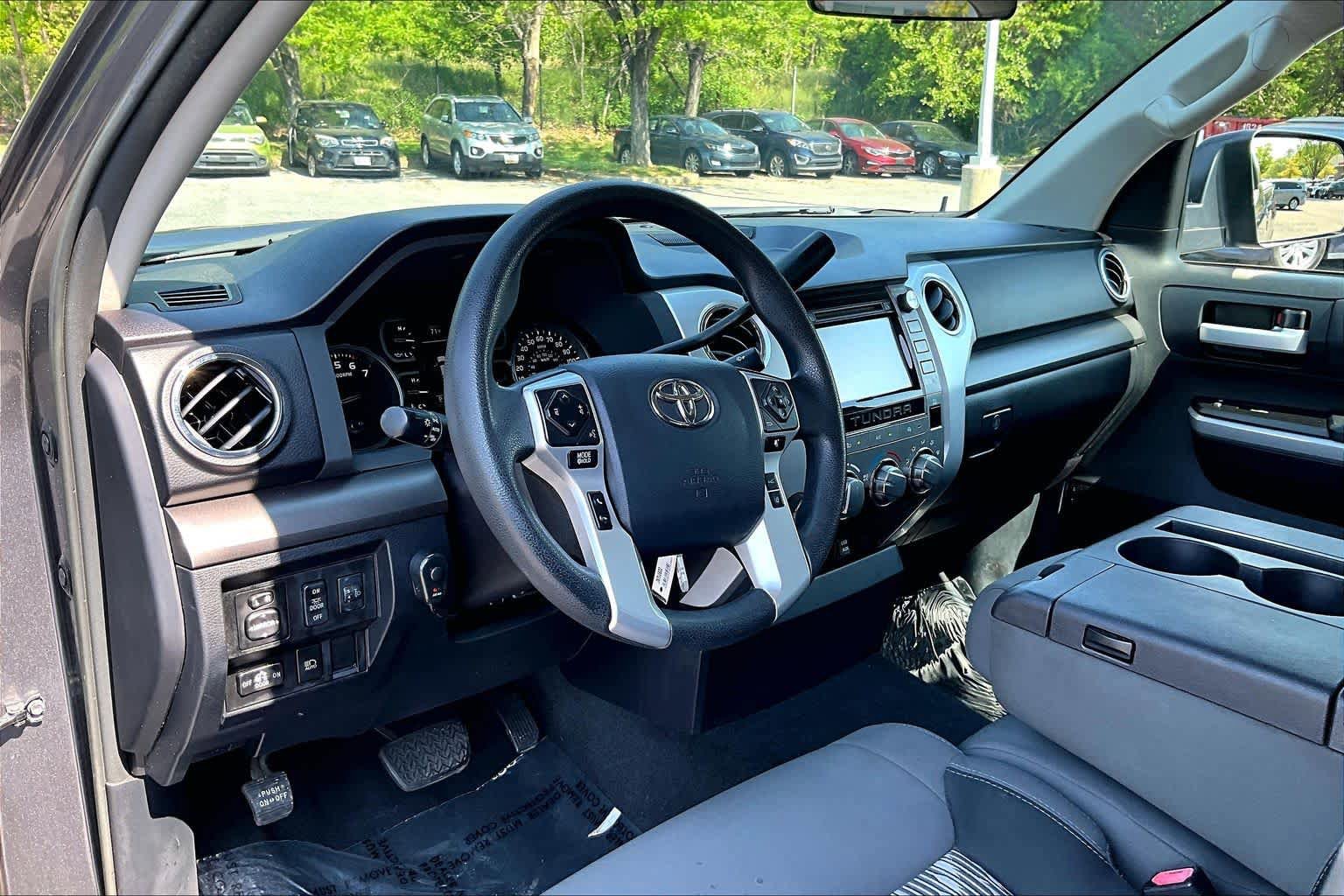 Used 2018 Toyota Tundra SR5 AWD/4WD image 17