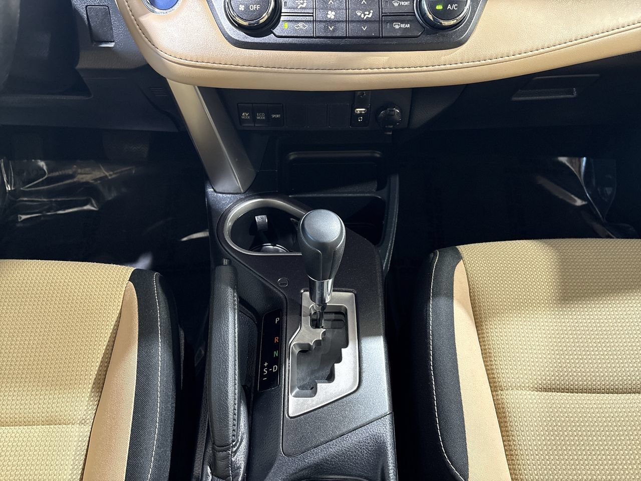 Used 2018 Toyota RAV4 XLE w/ Carpet Mat Package AWD/4WD image 20