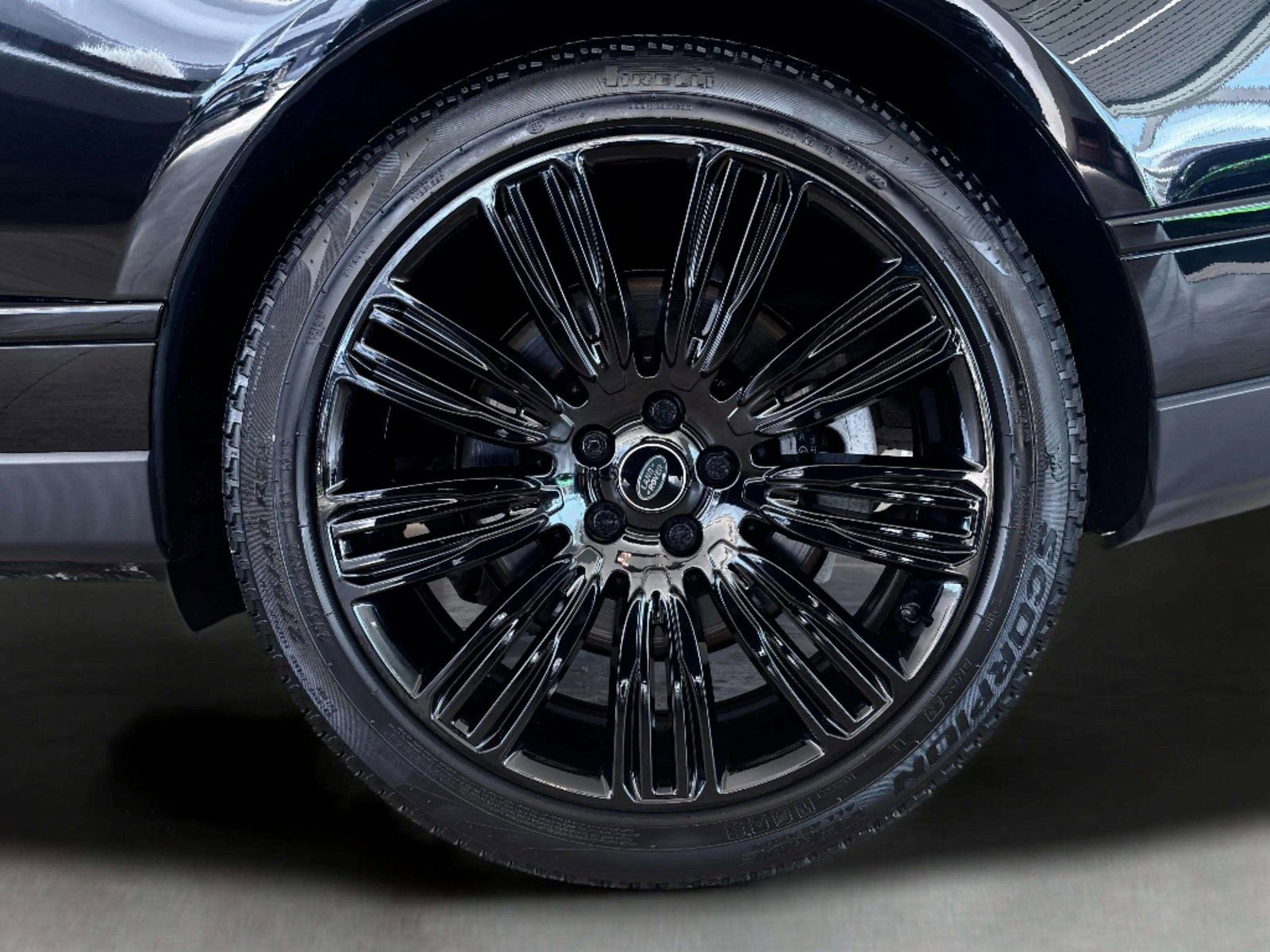 Used 2022 Land Rover Range Rover P525 Westminster Edition image 9