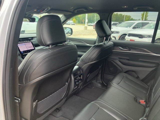 New 2025 Jeep Grand Cherokee Limited image 23