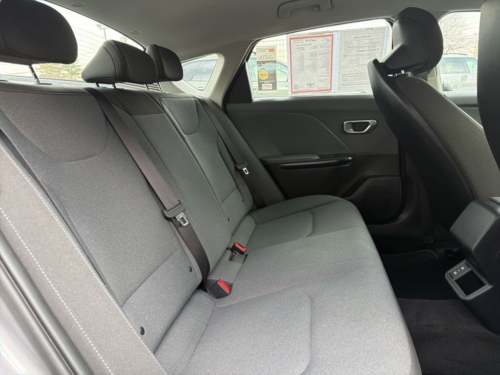 Used 2025 Kia K4 LXS image 13