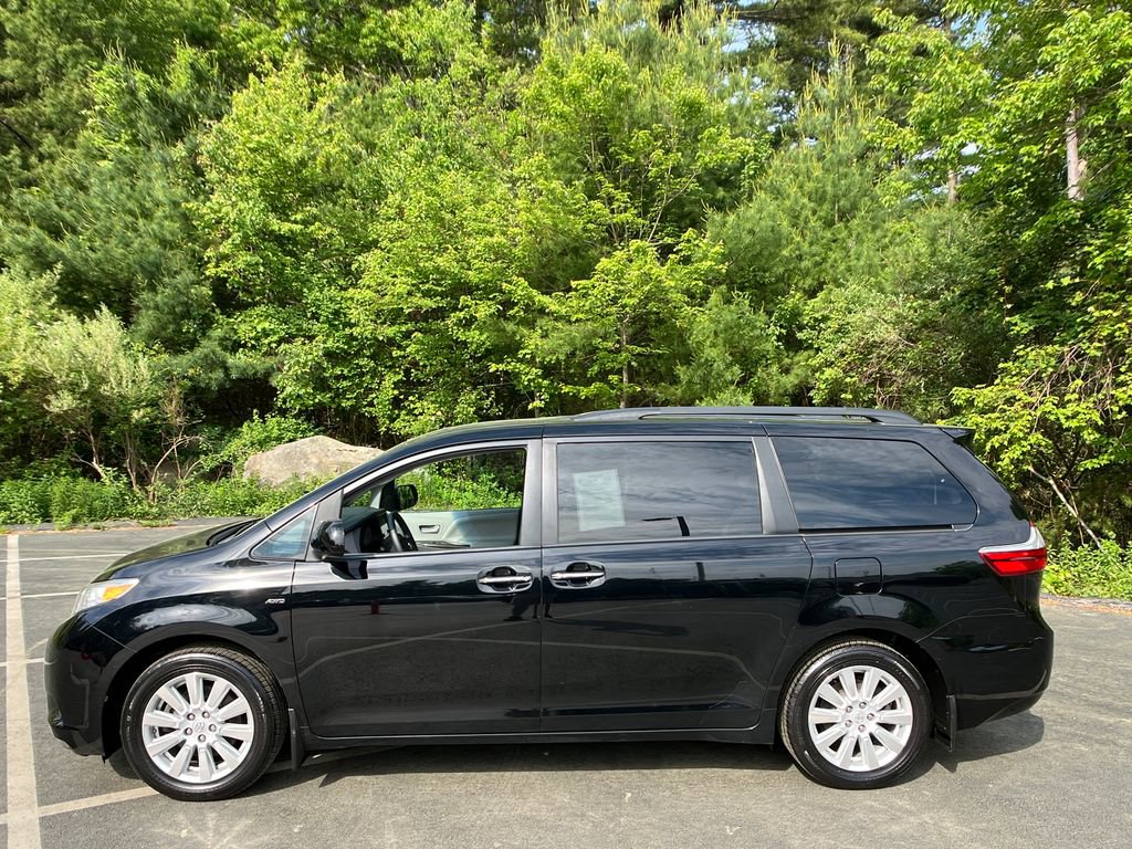 Used 2017 Toyota Sienna XLE Premium AWD/4WD image 2