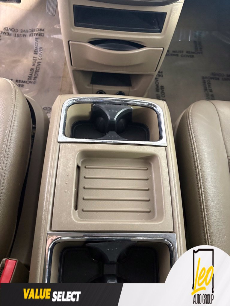 Used 2014 Chrysler Town & Country Touring-L FWD image 16