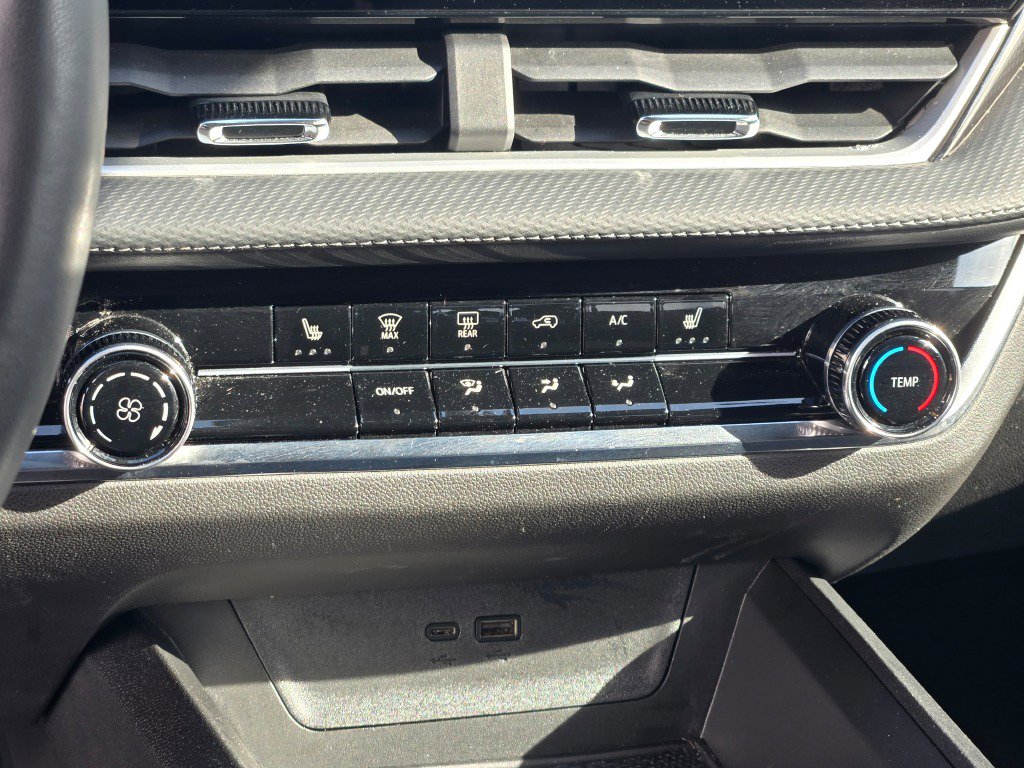 Certified 2025 Chevrolet Equinox LT FWD image 24