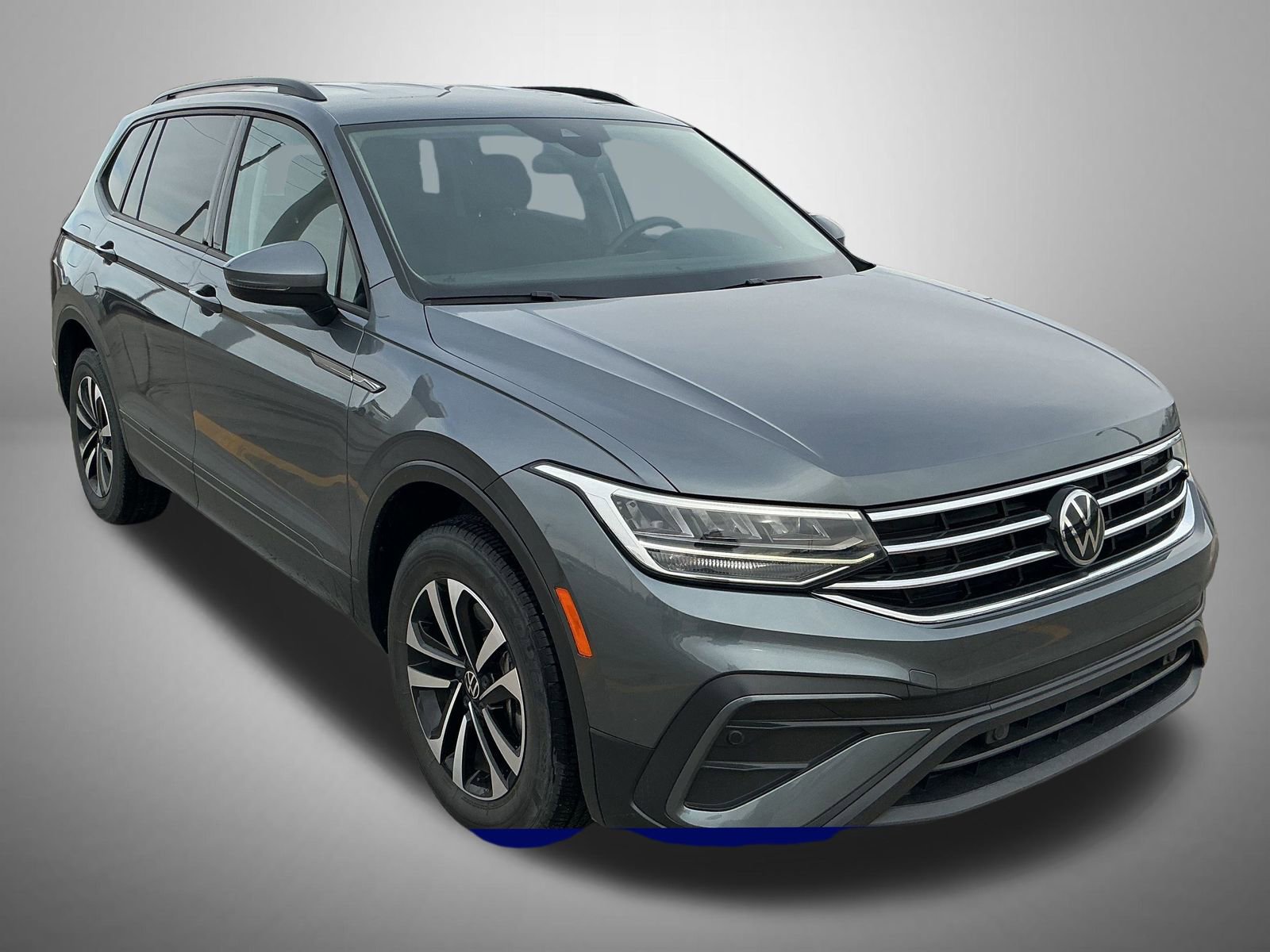 Used 2022 Volkswagen Tiguan S image 2
