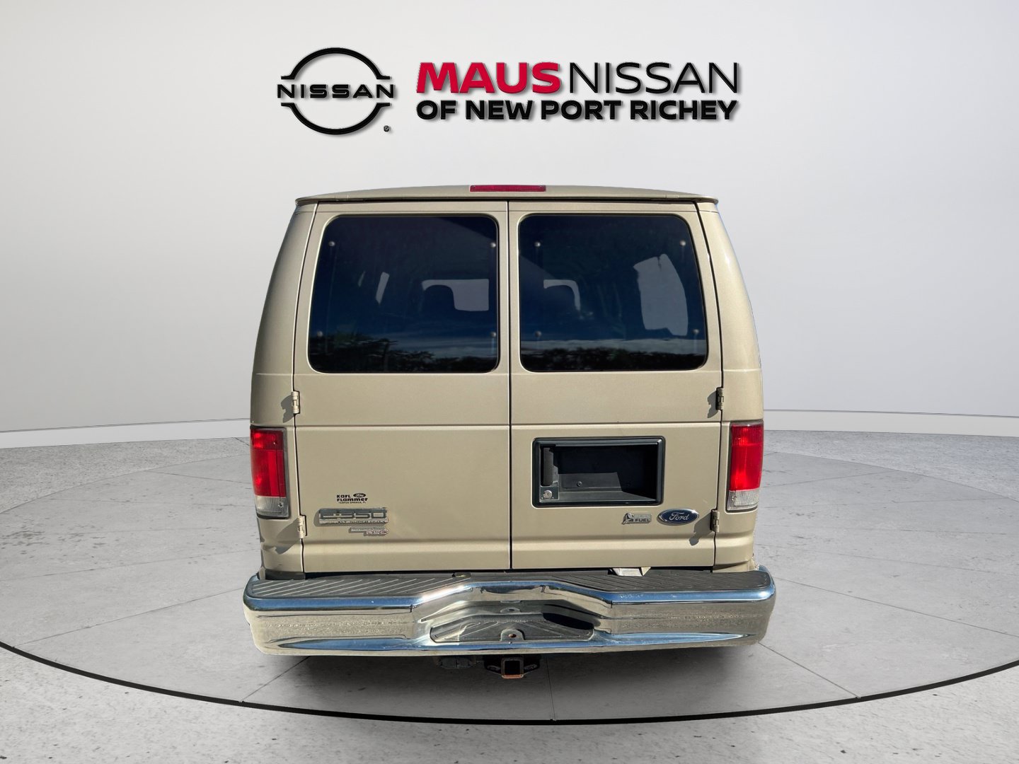 Used 2014 Ford E-350 and Econoline 350 XLT RWD image 7