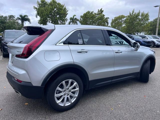 Used 2022 Cadillac XT4 Luxury w/ Cold Weather Package image 4