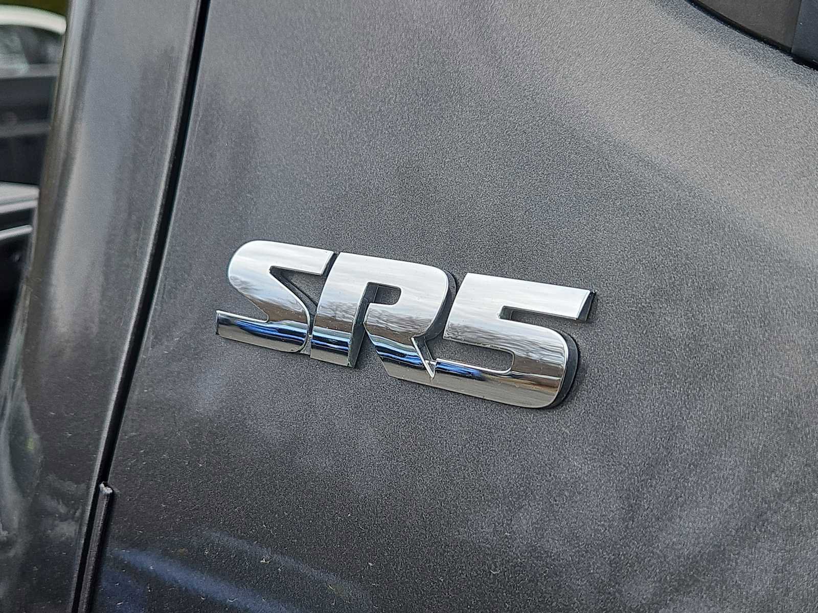 Used 2018 Toyota Tacoma SR5 AWD/4WD image 12