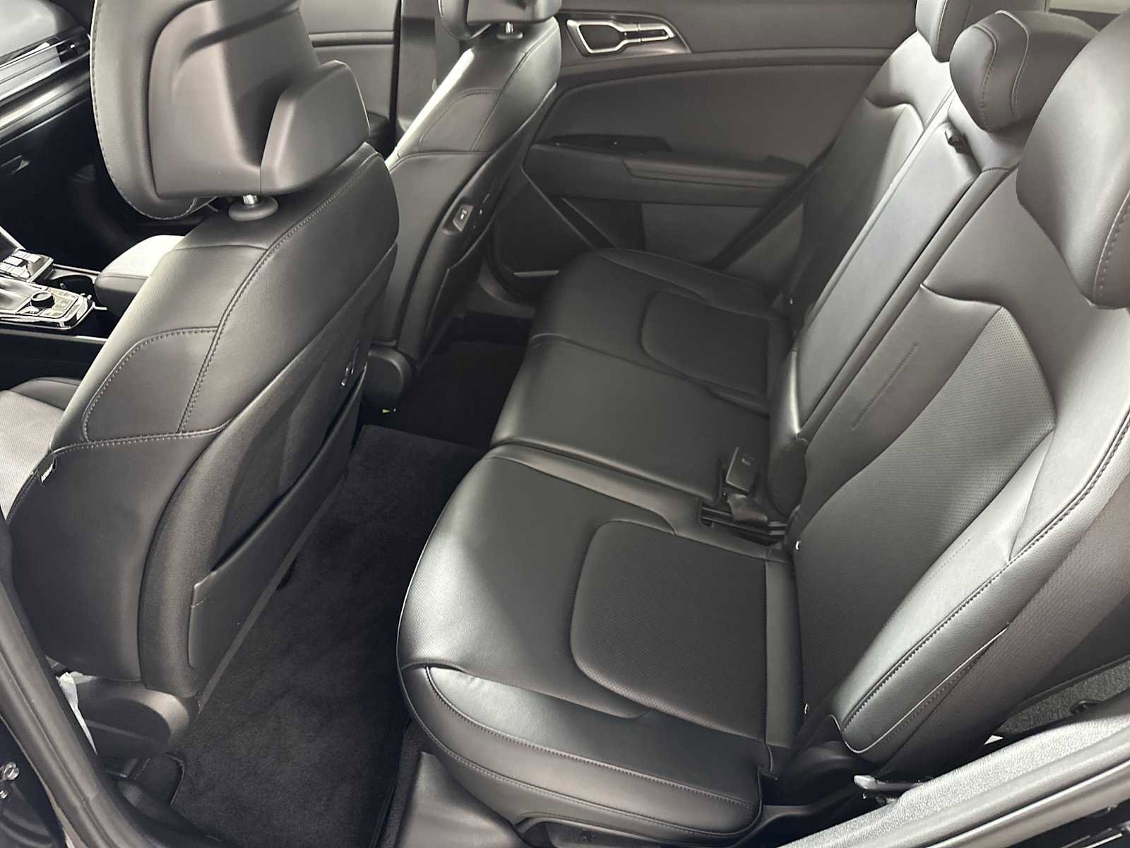 Used 2025 Kia Sportage EX w/ Premium Package image 23