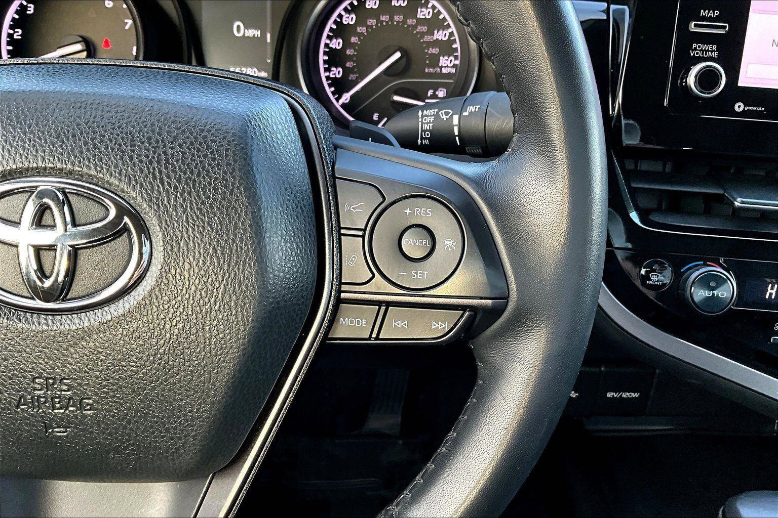 Used 2024 Toyota Camry SE image 10