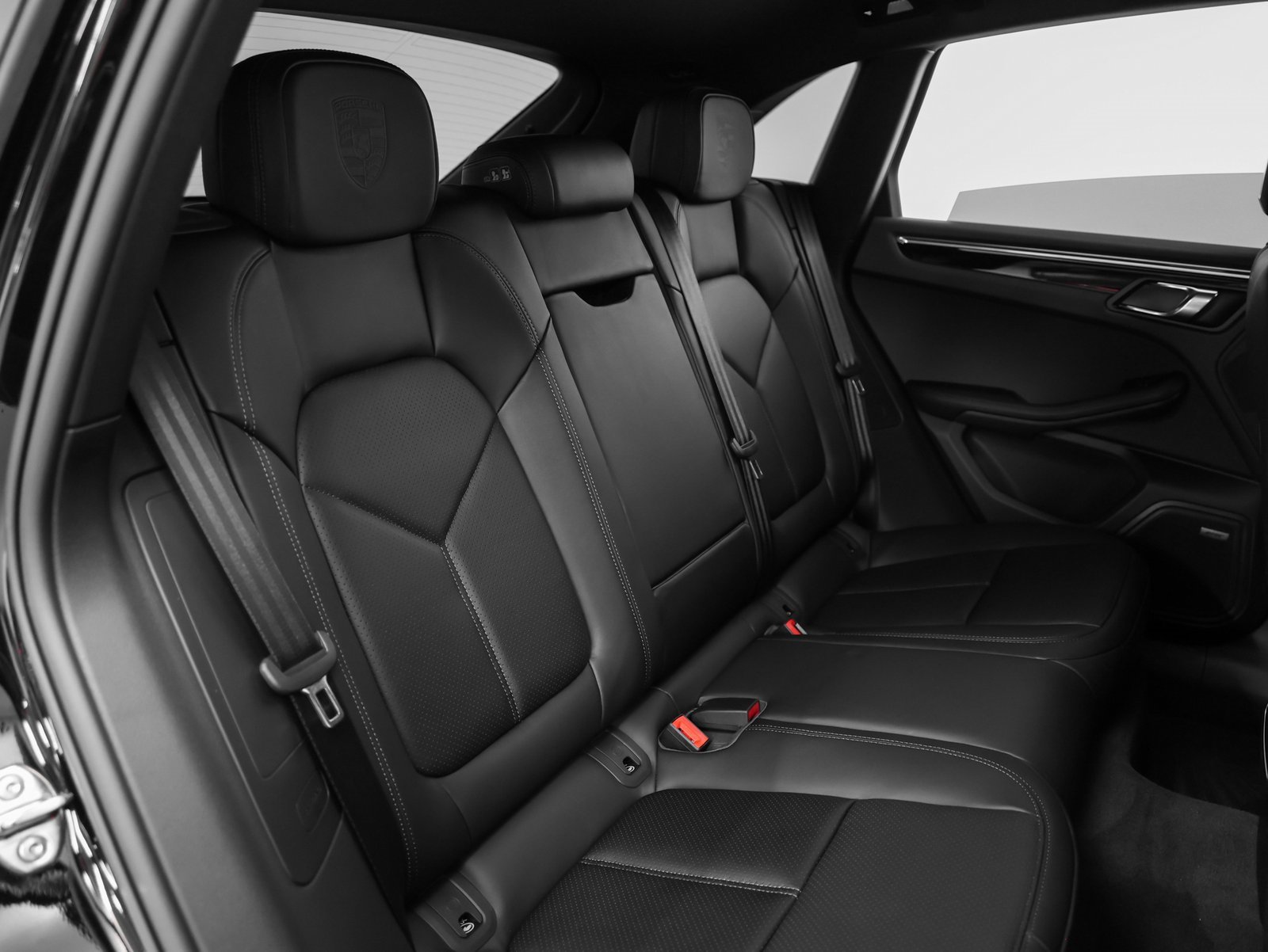 Certified 2025 Porsche Macan image 23