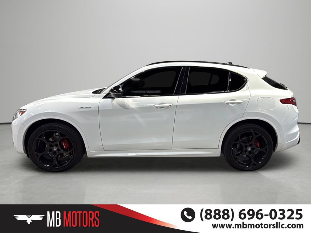 Used 2022 Alfa Romeo Stelvio Veloce AWD/4WD image 2