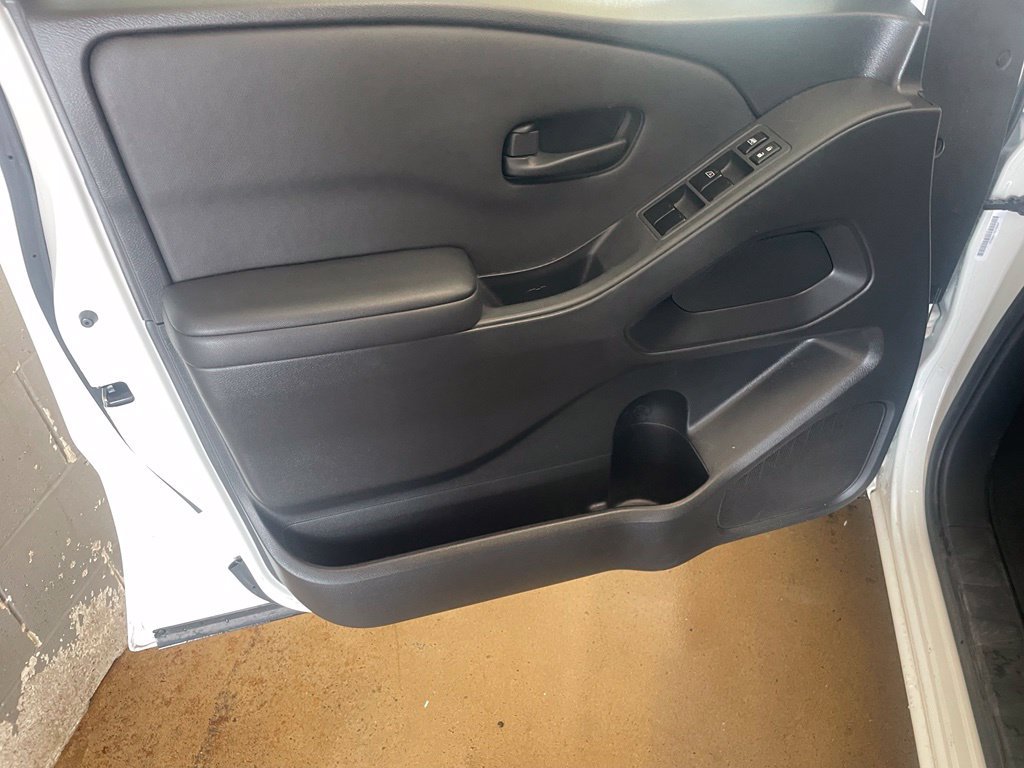Used 2024 Nissan Frontier S RWD image 9