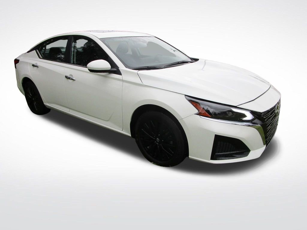 Used 2025 Nissan Altima 2.5 SV w/ SV Special Edition Package image 5