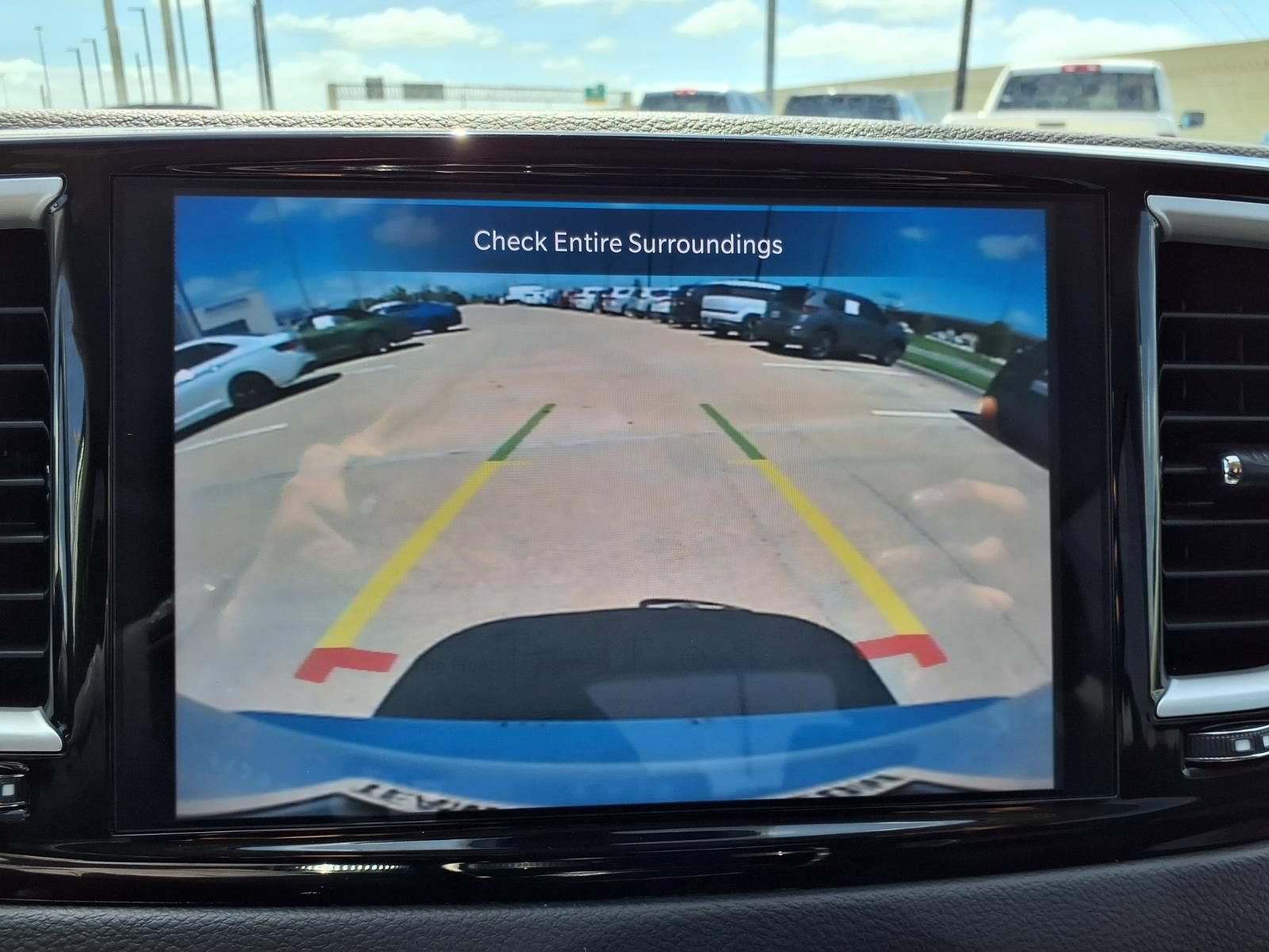 Used 2024 Chrysler Pacifica Touring-L FWD image 10