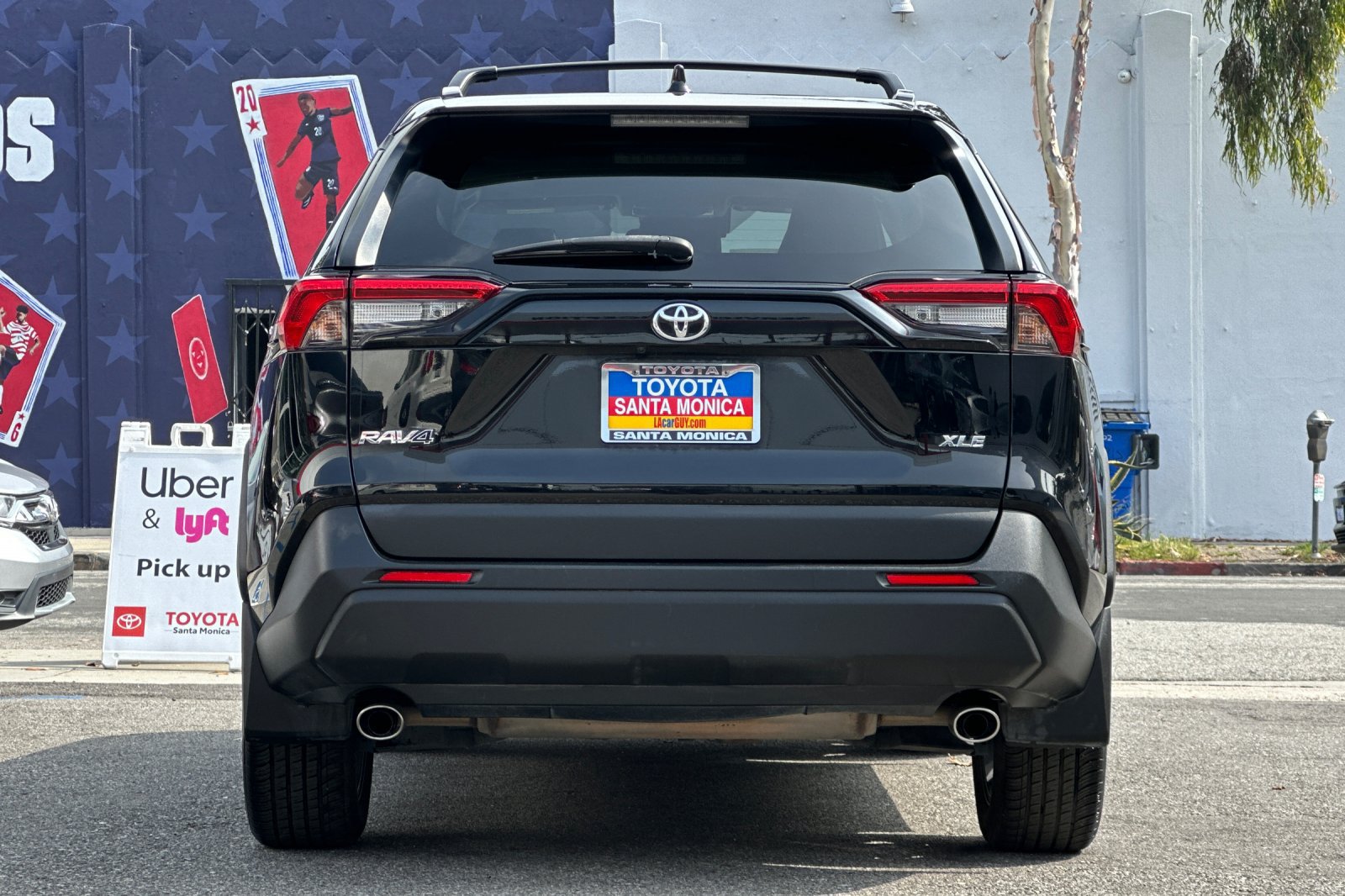 Used 2023 Toyota RAV4 XLE Premium FWD image 5