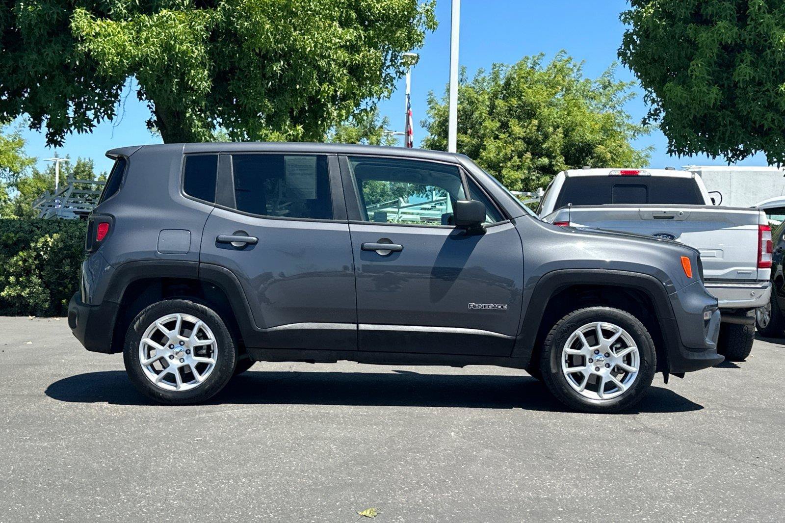 Certified 2023 Jeep Renegade Latitude AWD/4WD image 3