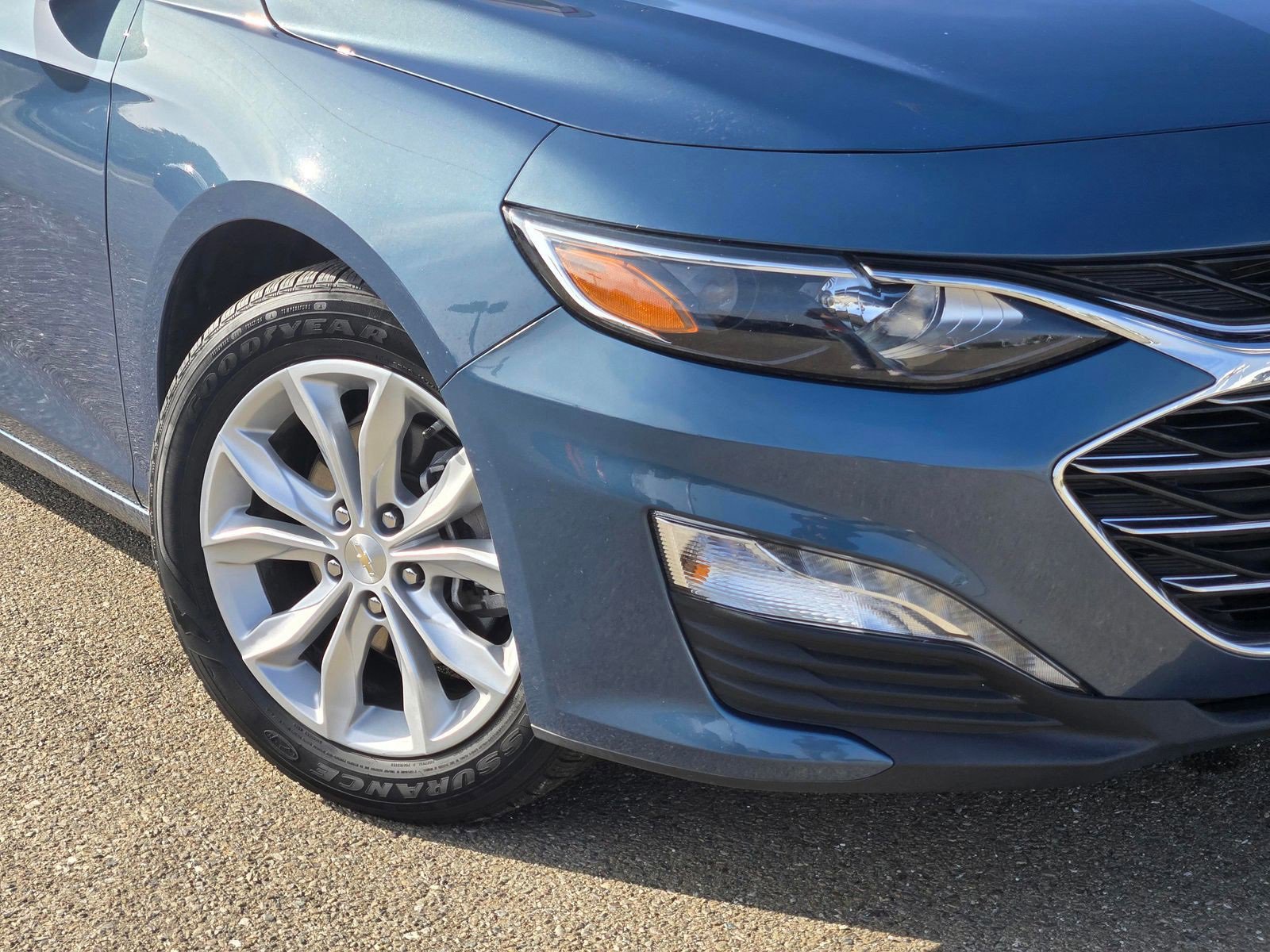 Used 2024 Chevrolet Malibu LT image 2