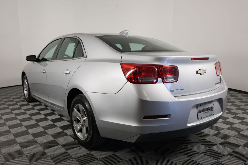 Used 2016 Chevrolet Malibu LT image 4