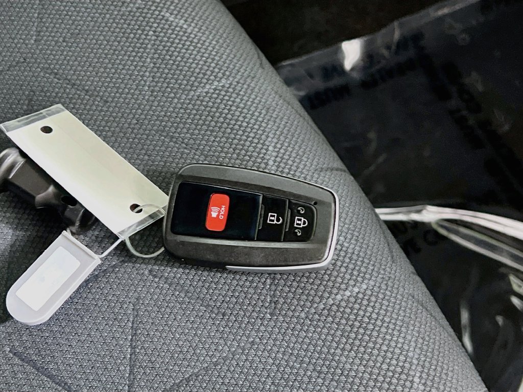Used 2021 Toyota RAV4 XLE AWD/4WD image 33