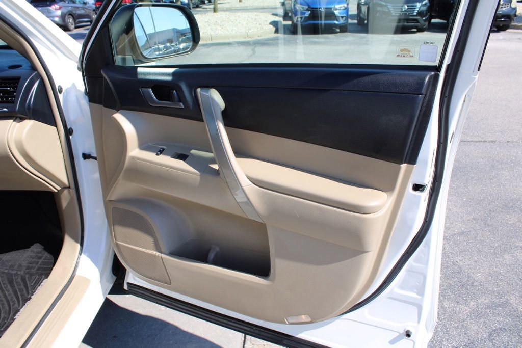 Used 2013 Toyota Highlander SE AWD/4WD image 22