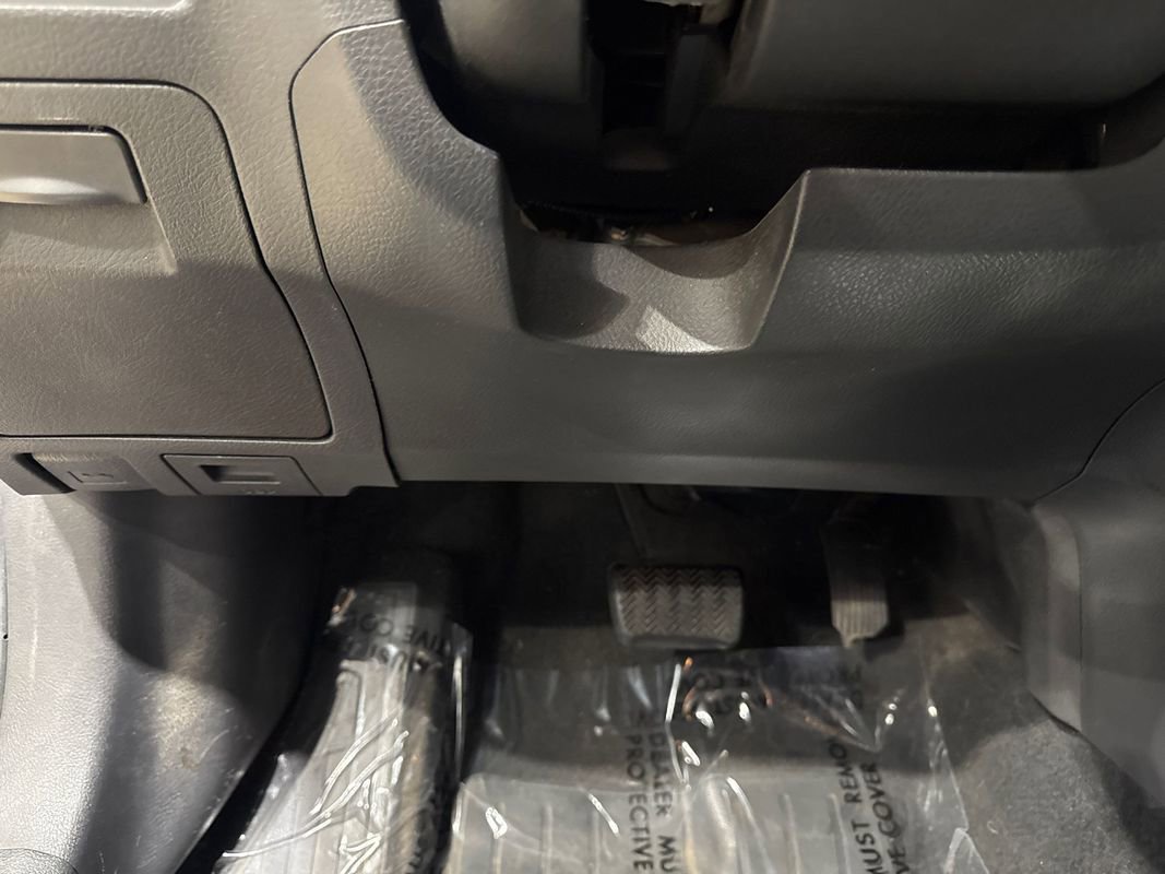 Used 2010 Pontiac Vibe AWD w/ Sun And Sound Package image 81